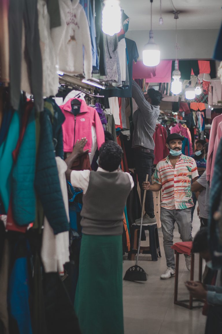 Street photo in NuwaraEliya, Sri Lanka by Rovin Mohotti