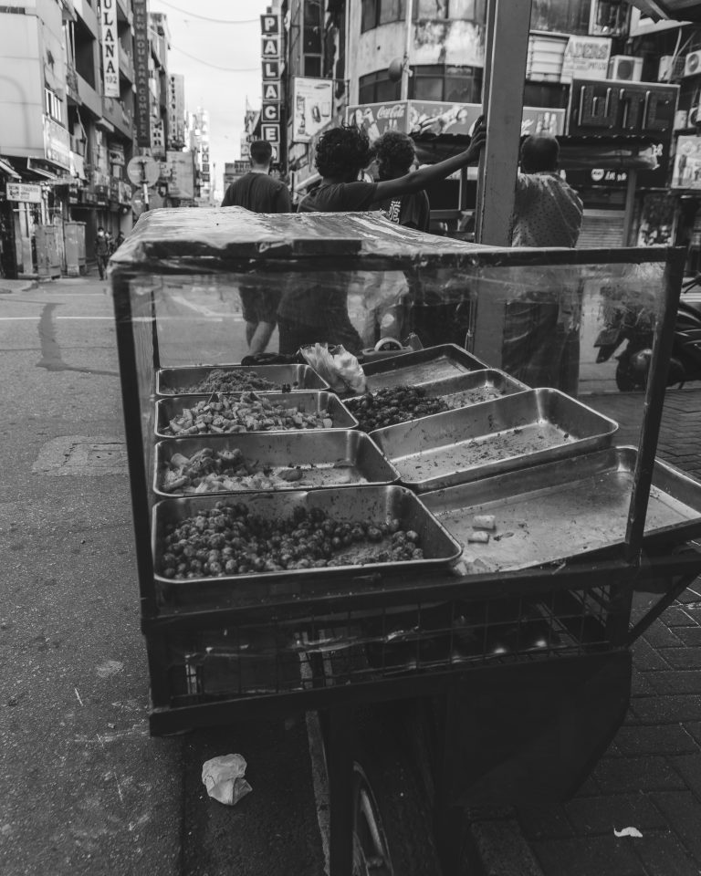 Street photo in Pettah, Sri Lanka by Rovin Mohotti