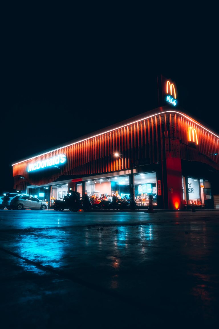 Street photo in Saraburi, Thailand by Rew Guitz