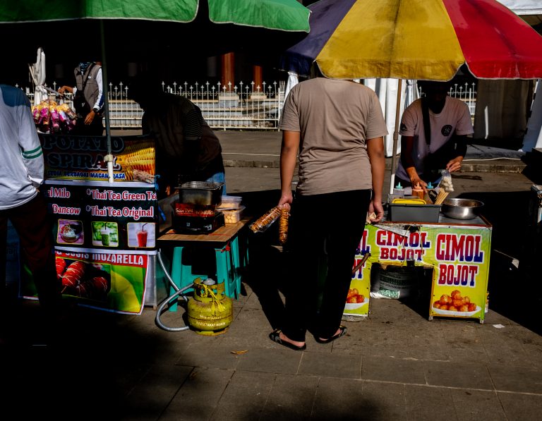 Street photo in Sumedang, Indonesia by Arif Rudiana