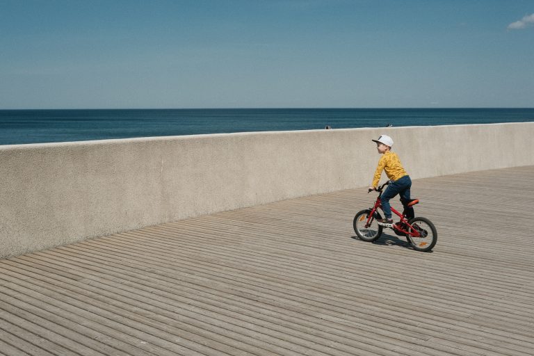 Street photo in Svetlogorsk, Russia by Michael Philippov