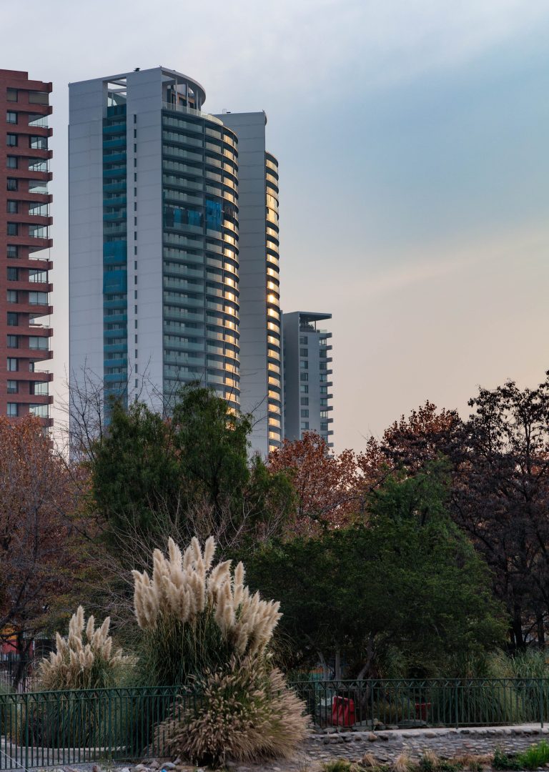 Street photo in Las Condes, Chile by Carlos Morán