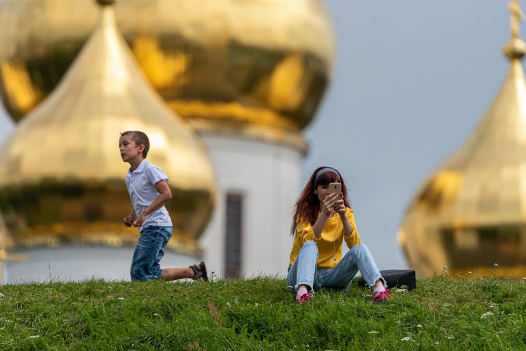 Street photo in Dmitrov, Russia by Michael Philippov