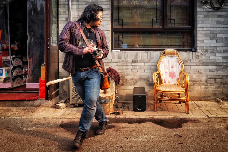 Street photo in Beijing, China by Alex 艾老师