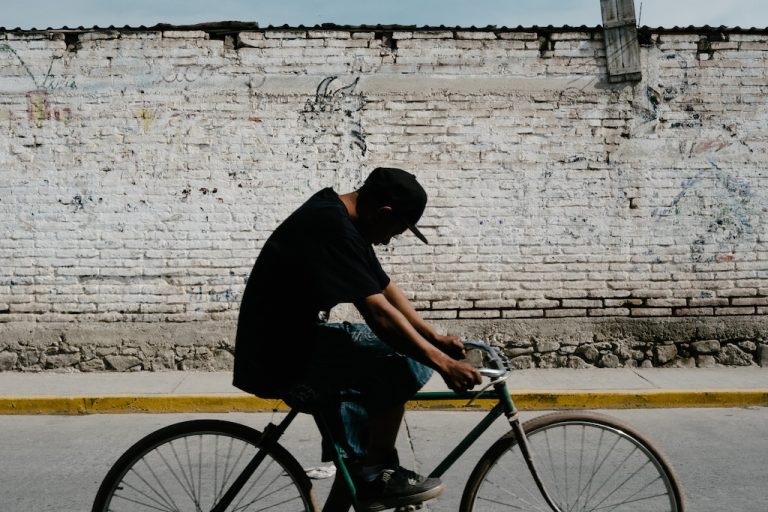 Street photo in San Miguel Octopan, Mexico by Héctor Muñoz