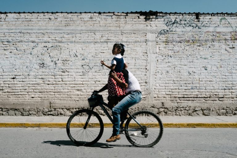 Street photo in San Miguel Octopan, Mexico by Héctor Muñoz