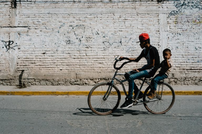 Street photo in San Miguel Octopan, Mexico by Héctor Muñoz