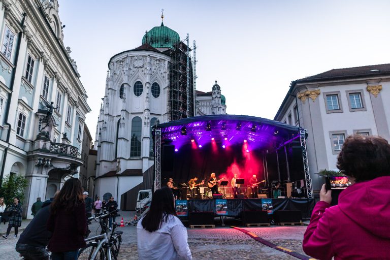 Street photo in Passau, Germany by Samuel Heinrich