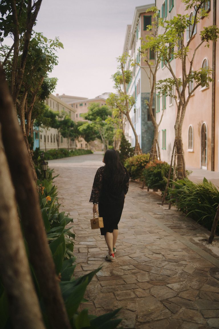 Street photo in Phu Quoc, Vietnam by Jason Long Nguyen