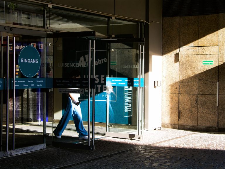 Street photo in Darmstadt, Germany by Claudius Bock