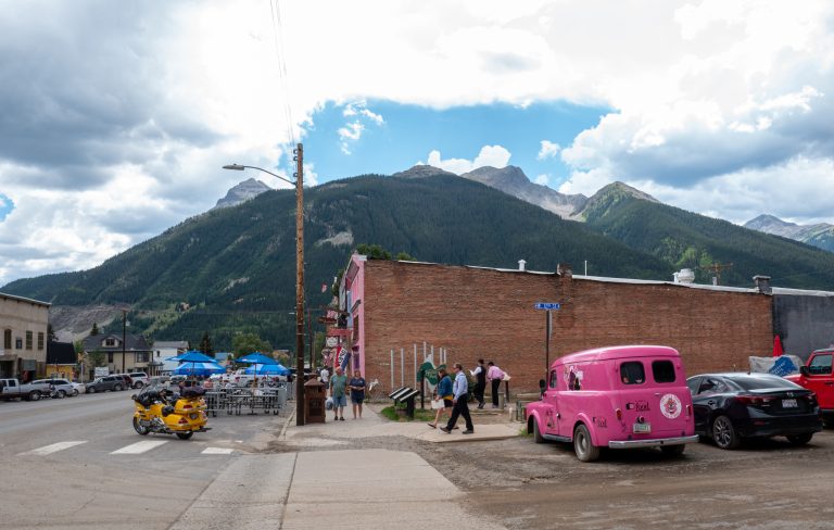 Street photo in Silverton, United States by Bert Tevel