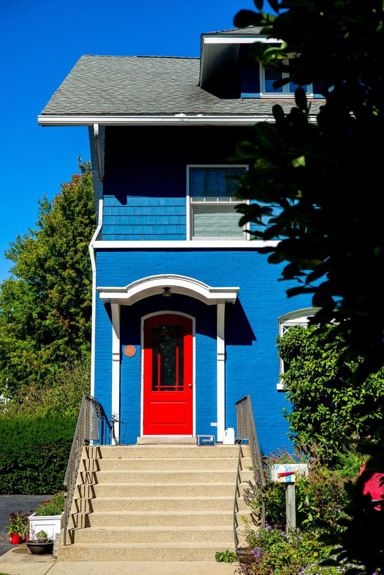 Street photo in Wilmette, United States by Bert Tevel