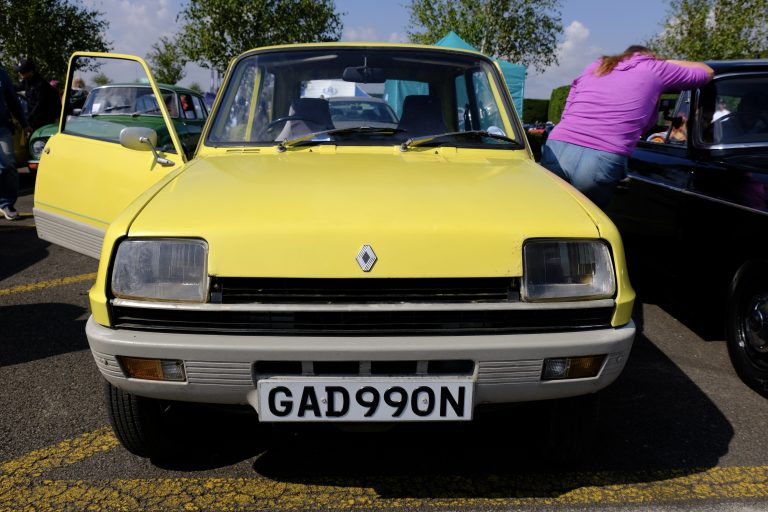 Street photo in Silverstone, United Kingdom by Ian Ford
