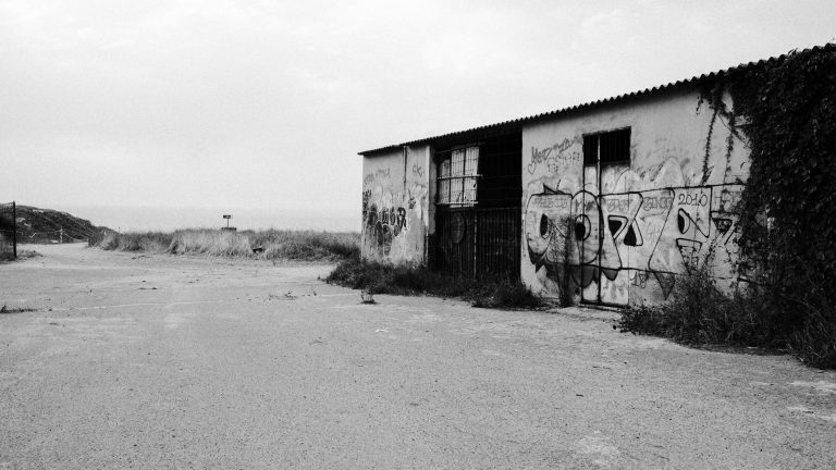Street photo in Cagliari, Italy by Tom Müller