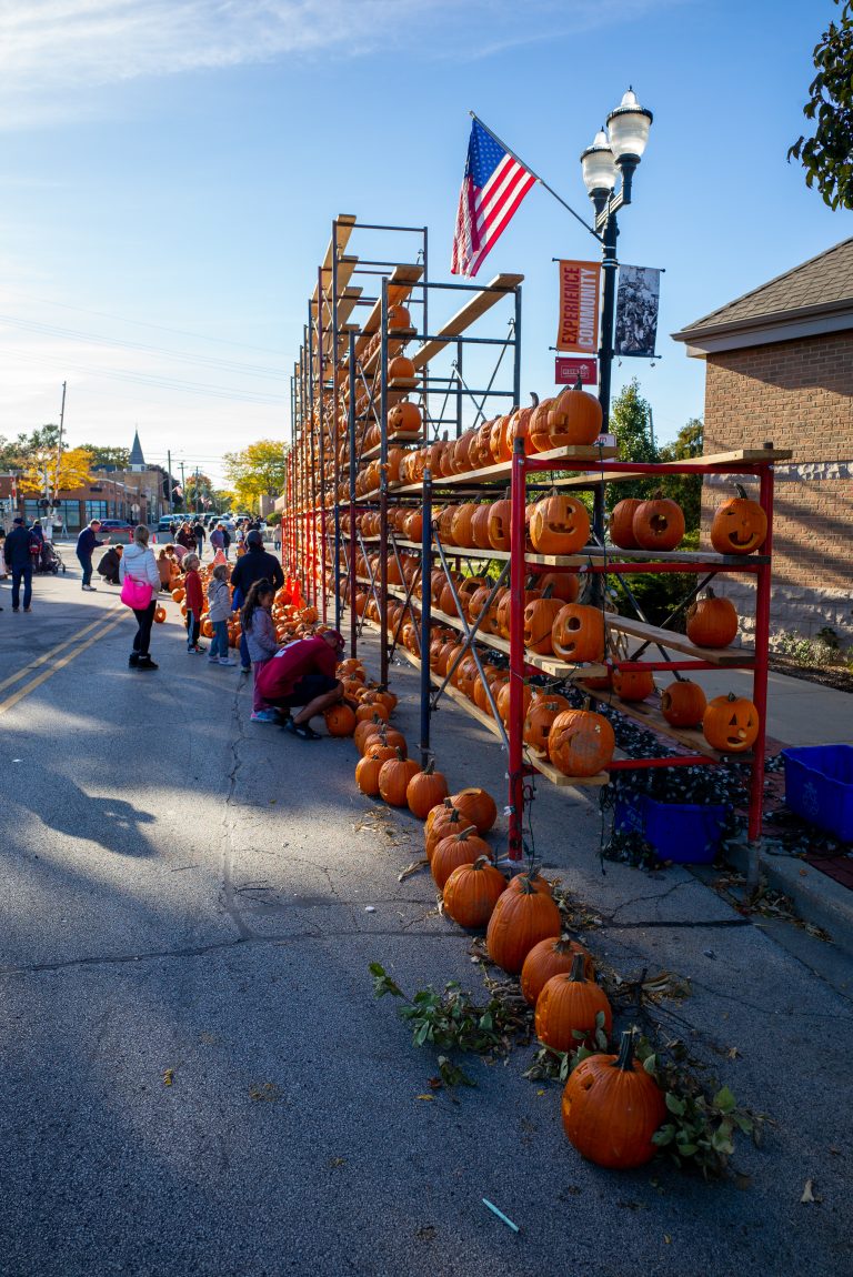 Street photo in Highwood, United States by Bert Tevel