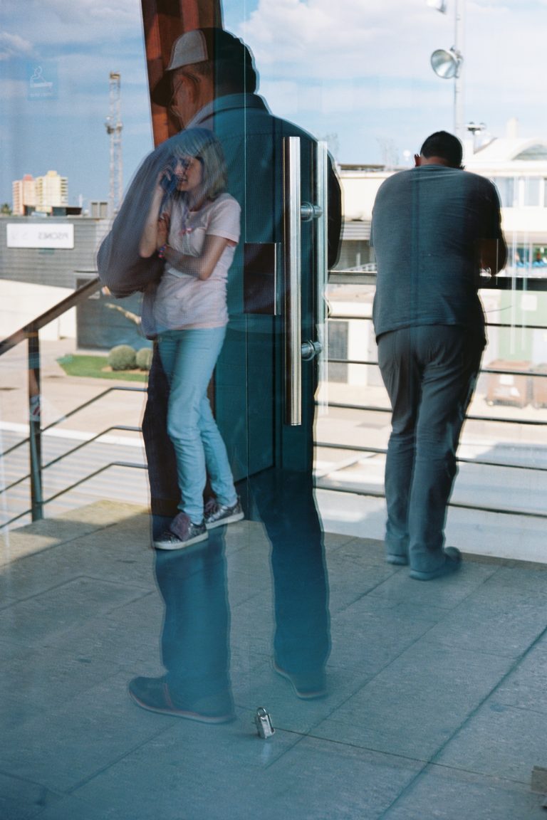 Street photo in Palma, Spain by Joan Mateu