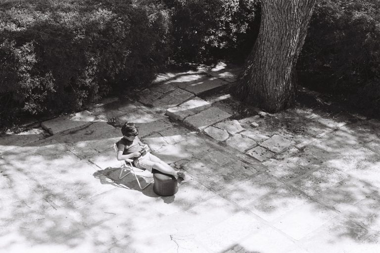 Street photo in Alcúdia, Spain by Joan Mateu
