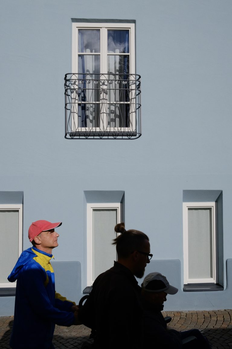 Street photo in Brixen, Italy by Tim Schardt