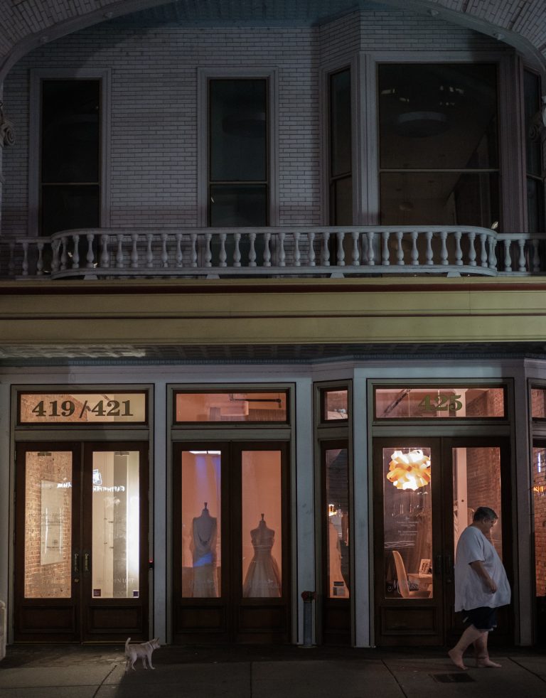Street photo in Nashville, United States by Alex Beltran