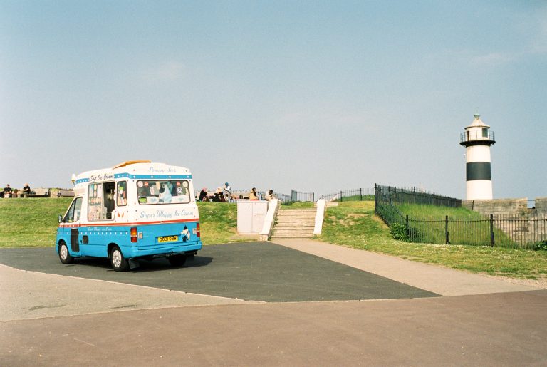 Street photo in Portsmouth, United Kingdom by Matthew Maber