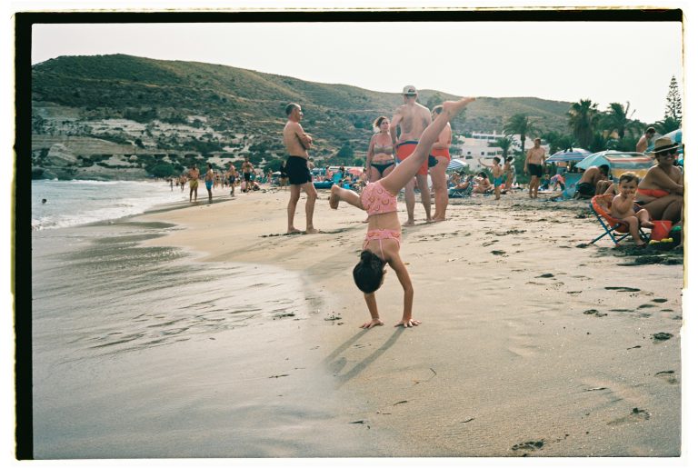 Street photo in Almería, Spain by Lisardo Mor
