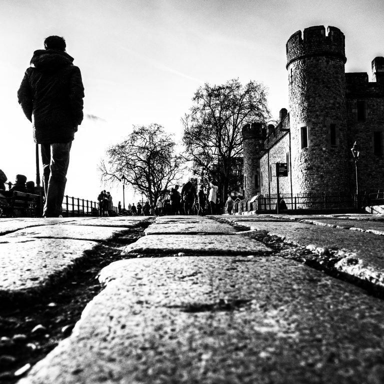 Street photo in London, United Kingdom by Steve Barnett