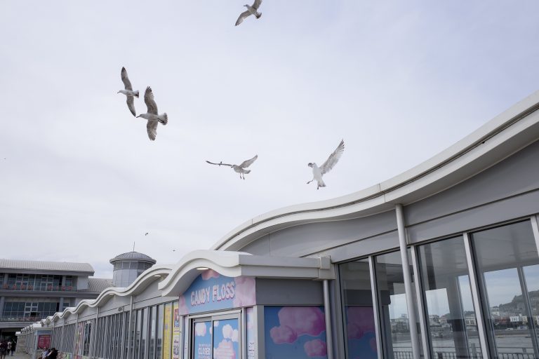 Street photo in Weston-super-Mare, United Kingdom by Simon Pell
