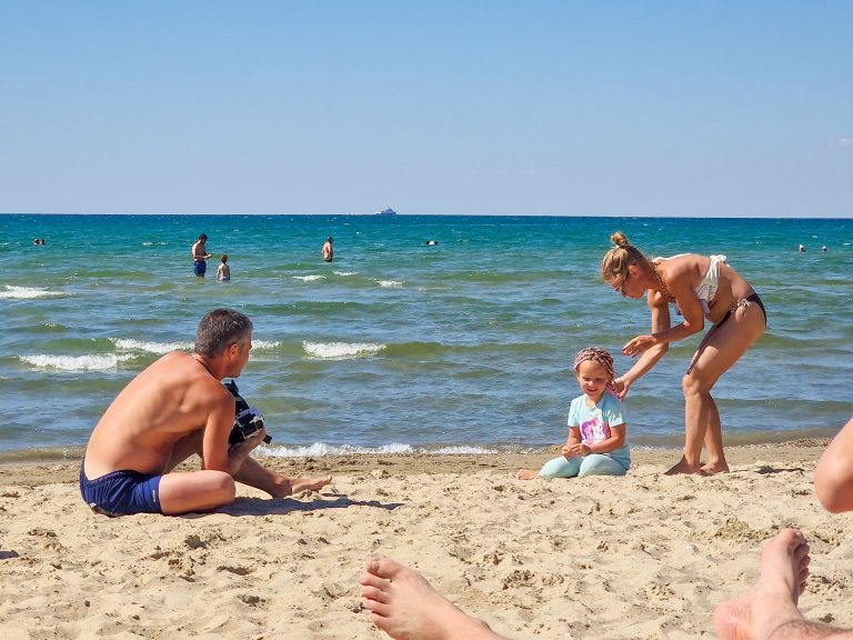 Street photo in Anapa, Russia by Kirill Neustroev