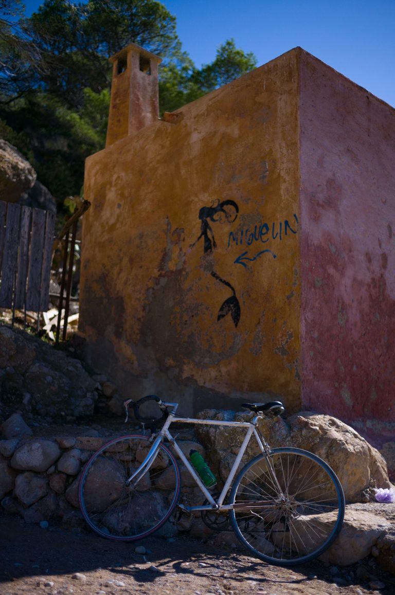 Street photo in Ibiza, Spain by Lar Mag