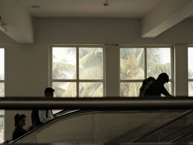 Street photo in Bengaluru, India by Bharadwaj Kulkarni