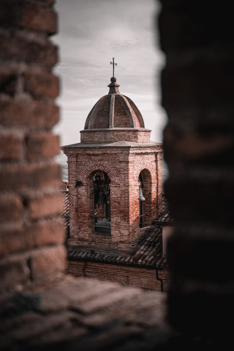 Street photo in Offagna, Italy by Lorenzo Cingolani