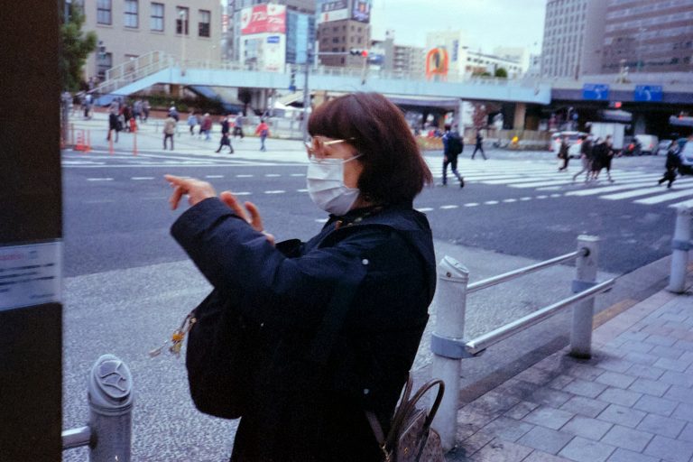 Street photo in Tokyo, Japan by Dominik Pitz