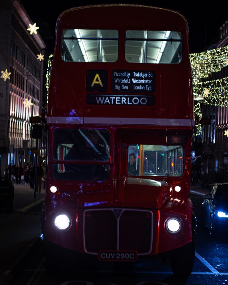 Street photo in London, United Kingdom by Luke Kedge
