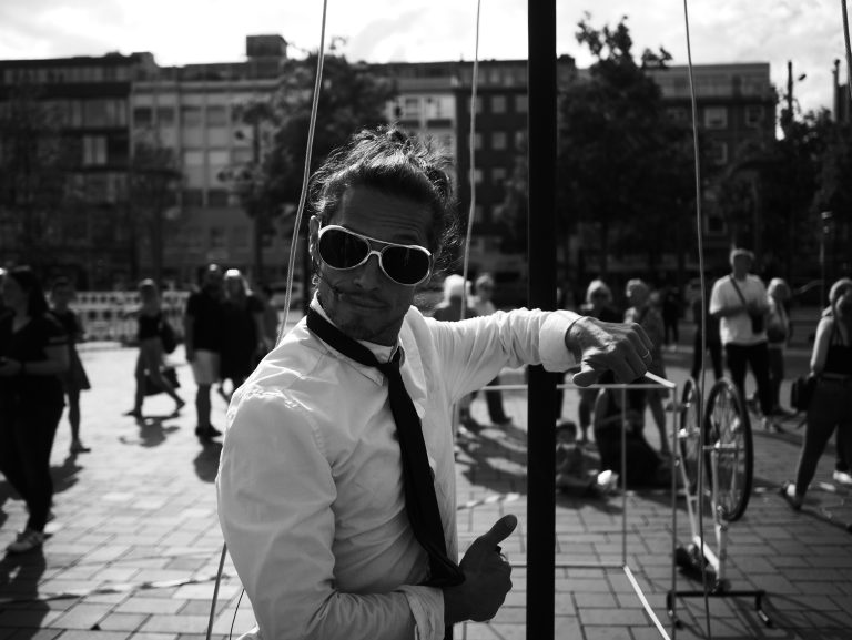 Street photo in Brunswick, Germany by Carl Döbbelin