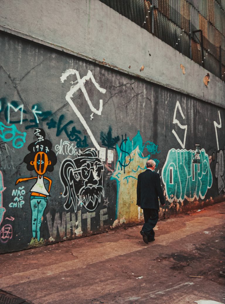 Street photo in São Paulo, Brazil by Marlon Henrique