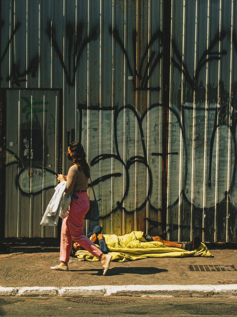 Street photo in São Paulo, Brazil by Marlon Henrique