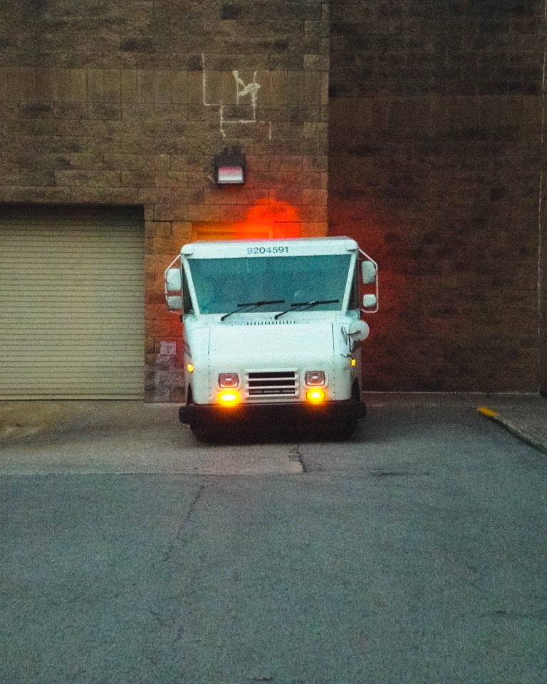 Street photo in Elizabethtown, United States by Diego Moreno