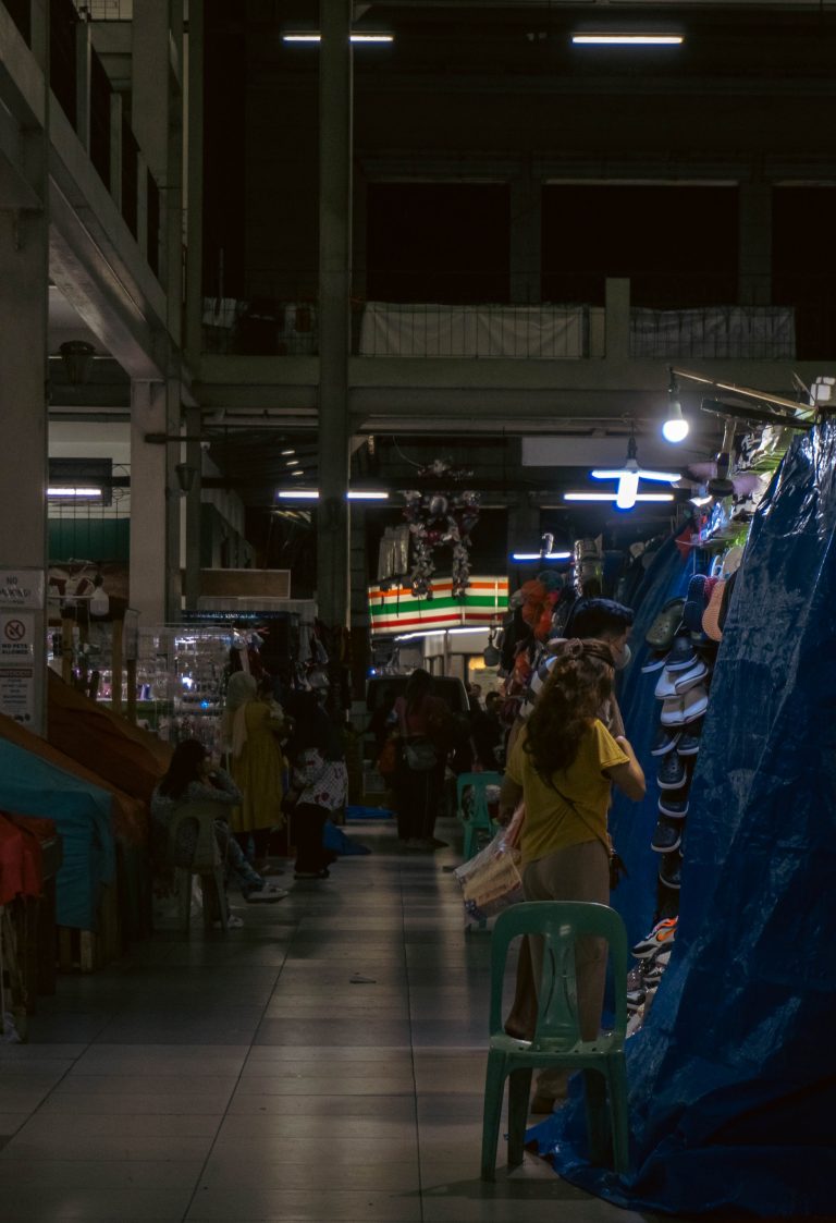 Street photo in Cabuyao, Philippines by Darren Ahmed Arceo