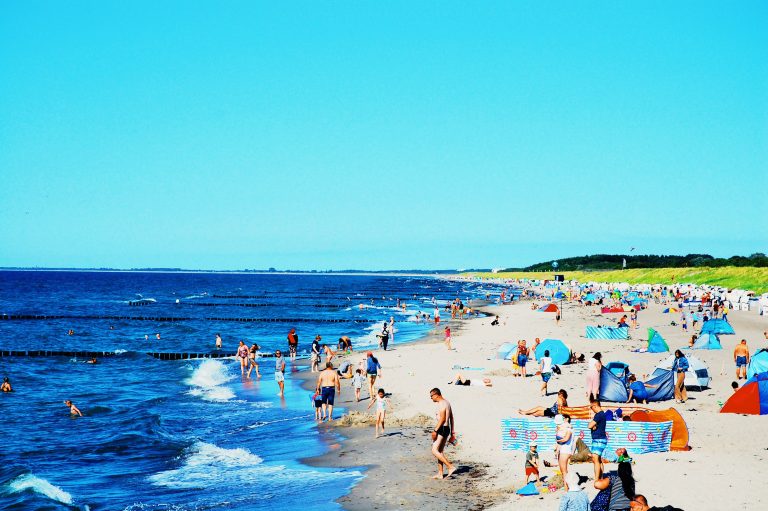Street photo in Graal-Müritz, Germany by Dasist Yudawan