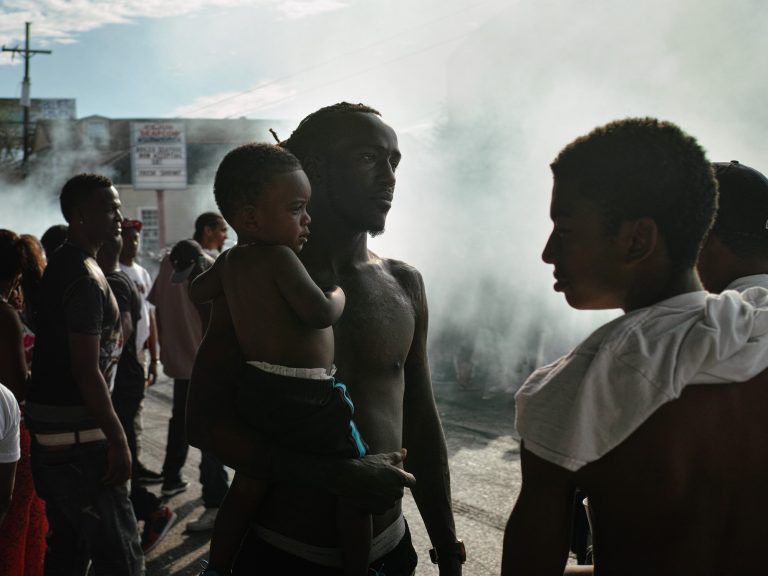 Street photo in New Orleans, United States by Adrien Baudet