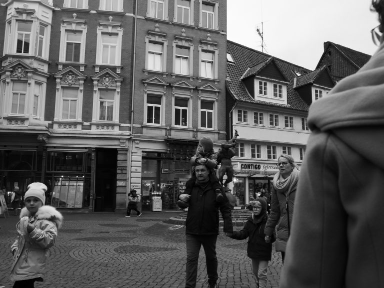 Street photo in Brunswick, Germany by Carl Döbbelin