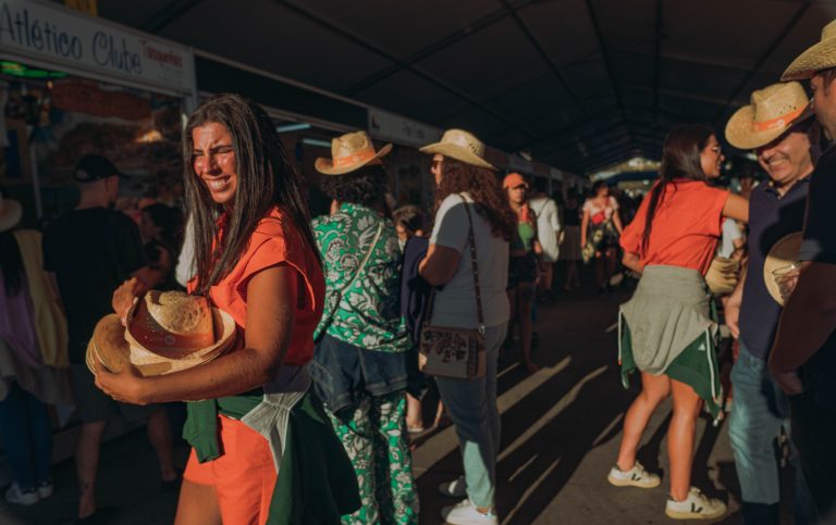 Street photo in Portimão, Portugal by Josan Clavijo