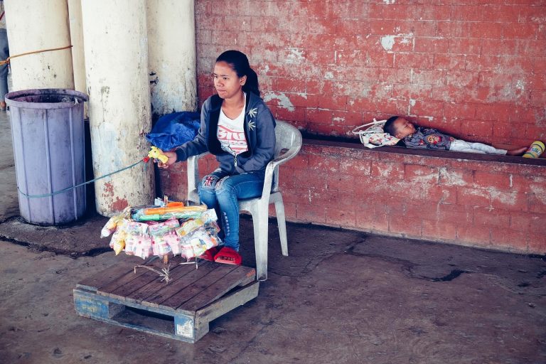 Street photo in Tagaytay, Philippines by Demo Mateo