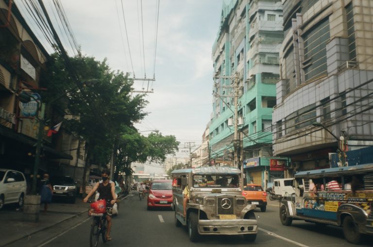 Street photo in Manila, Philippines by Gavine Zurbano