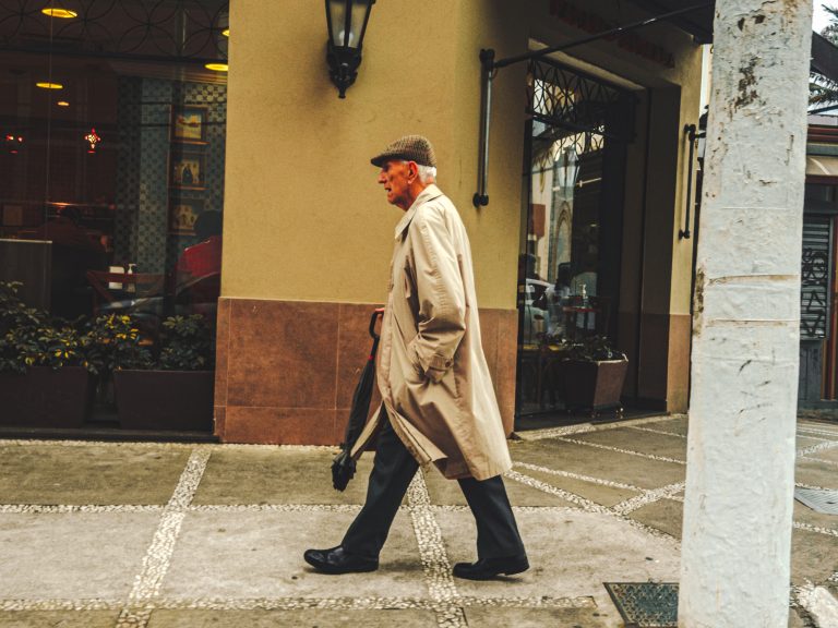 Street photo in São Paulo, Brazil by Marlon Henrique
