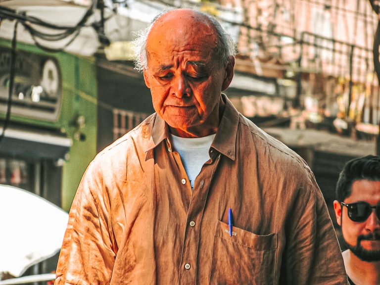 Street photo in São Paulo, Brazil by Marlon Henrique