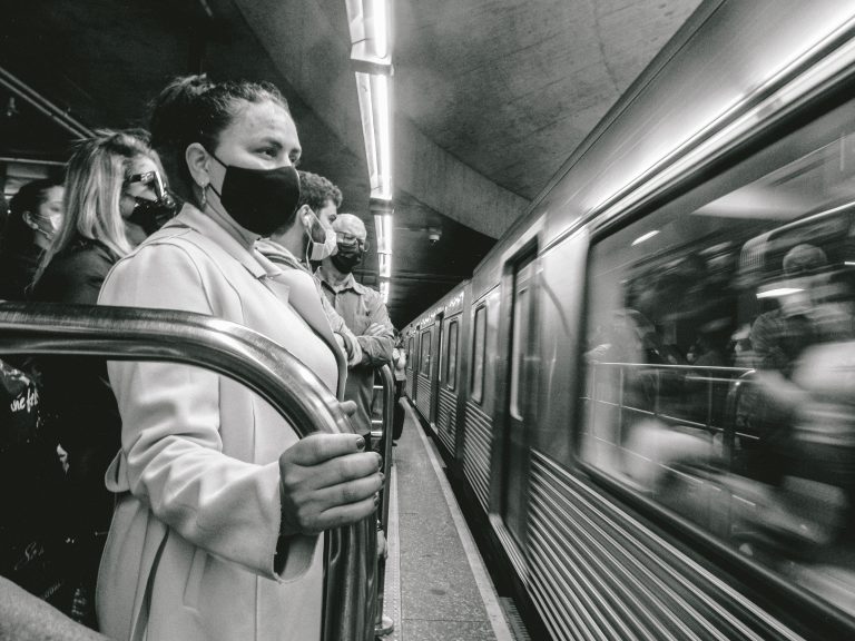 Street photo in São Paulo, Brazil by Marlon Henrique