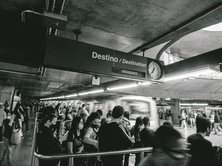 Street photo in São Paulo, Brazil by Marlon Henrique