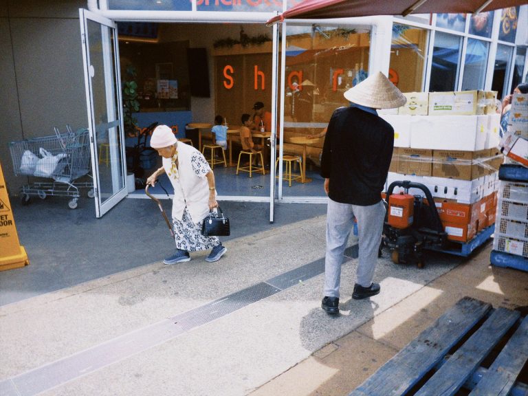 Street photo in Brisbane, Australia by Demo Mateo