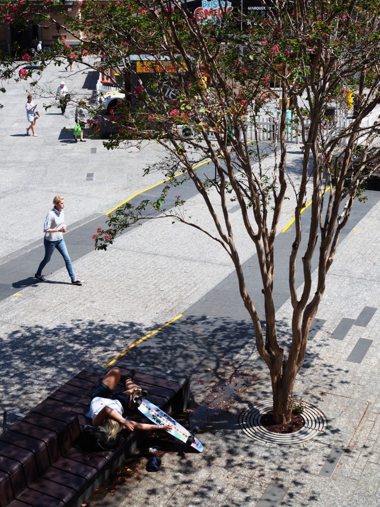 Street photo in Brisbane, Australia by Demo Mateo
